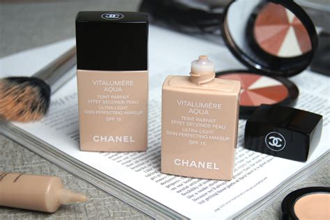 Chanel vitalumière aqua foundation